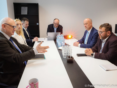 - PTK to pierwszy i jedyny taki Park w Polsce. To wielki handicap, który trzeba wykorzystać – podkreślił marszałek Marcin  Jabłoński w trakcie spotkania z władzami spółki Park Technologii Kosmicznych – Badań, Rozwoju i Innowacji.