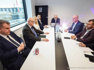 - PTK to pierwszy i jedyny taki Park w Polsce. To wielki handicap, który trzeba wykorzystać – podkreślił marszałek Marcin  Jabłoński w trakcie spotkania z władzami spółki Park Technologii Kosmicznych – Badań, Rozwoju i Innowacji.