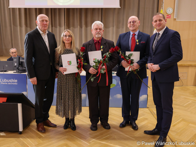 Grażyna Tyranowska, Janusz Michał Skopowski oraz Witold Szuster zostali wyróżnieni „Odznakami Honorowymi za Zasługi dla Województwa Lubuskiego”. 