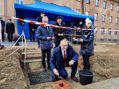 Wmurowanie kamienia węgielnego pod budowę Centrum Symulacji Medycznej