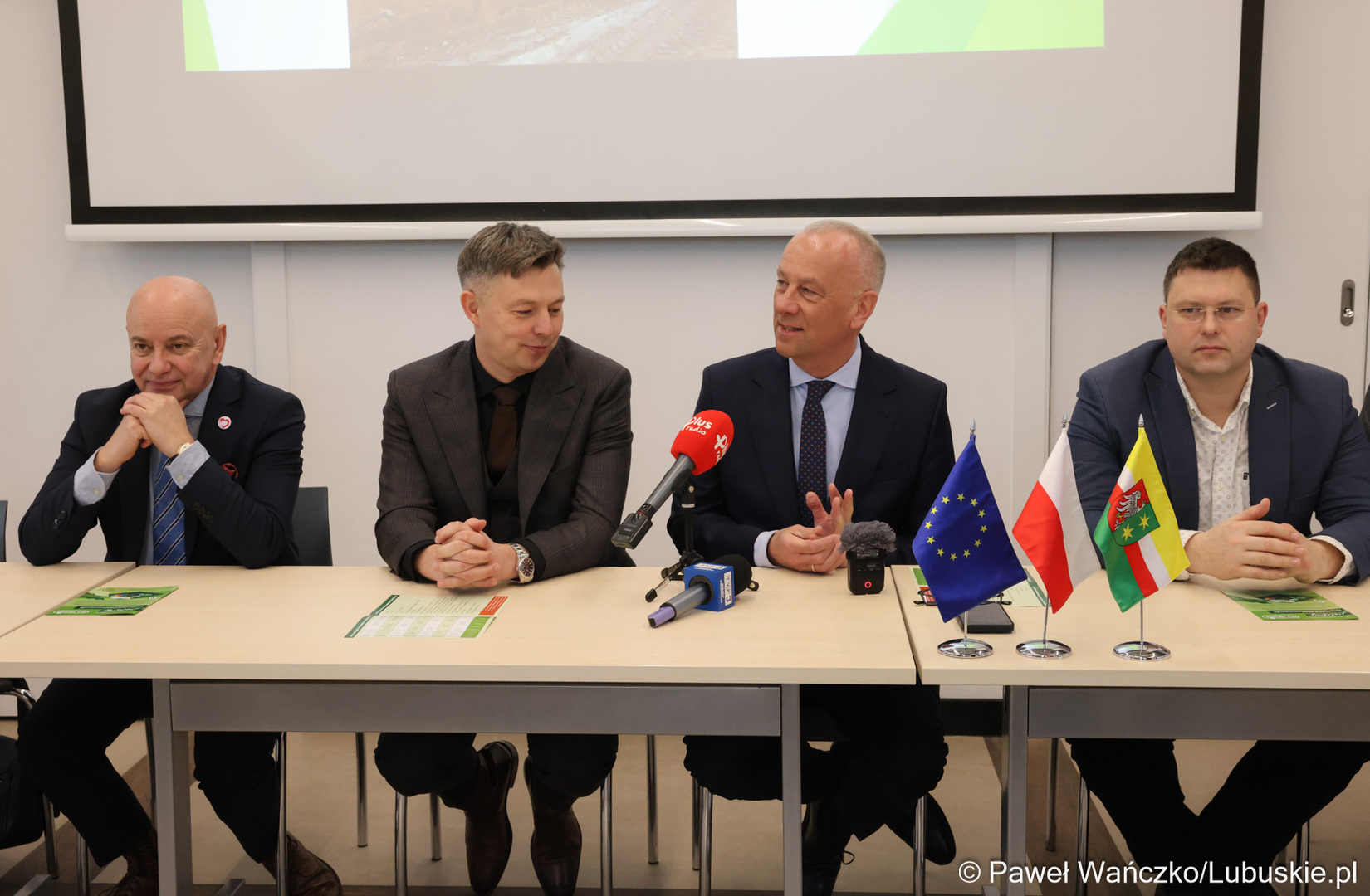 Prezentacja projektu odbyła się w poniedziałek 5 lutego 2024 r. w Stacji Kultury w Deszcznie, a wziął w niej udział m.in. Marszałek Województwa Lubuskiego Marcin Jabłoński.