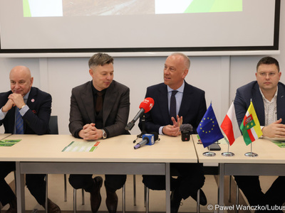Prezentacja projektu odbyła się w poniedziałek 5 lutego 2024 r. w Stacji Kultury w Deszcznie, a wziął w niej udział m.in. Marszałek Województwa Lubuskiego Marcin Jabłoński.