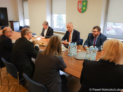 Marszałek Marcin Jabłoński spotkał się z dyrekcją Centrum Badań Kosmicznych PAN. Tematem rozmów było wykorzystanie potencjału Parku Technologii Kosmicznych.