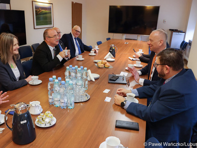 Marszałek Marcin Jabłoński spotkał się z dyrekcją Centrum Badań Kosmicznych PAN. Tematem rozmów było wykorzystanie potencjału Parku Technologii Kosmicznych.