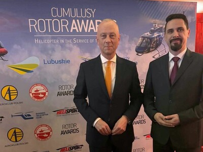 Podczas gali marszałkowi Marcinowi Jabłońskiemu towarzyszył dr Sławomir Kotylak – dyrektor Departamentu Infrastruktury Transportowej UMWL