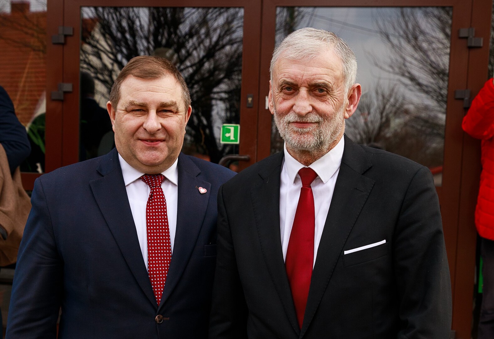 Członek Zarządu Województwa Lubuskiego Grzegorz Potęga i ustępujący po blisko 30 latach ze stanowiska wójta Kolska Henryk Matysik