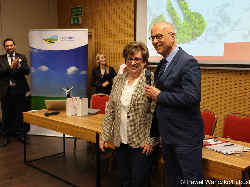 Marszałek Marcin Jabłoński i skarbnik województwa lubuskiego Alicja Woźniak.