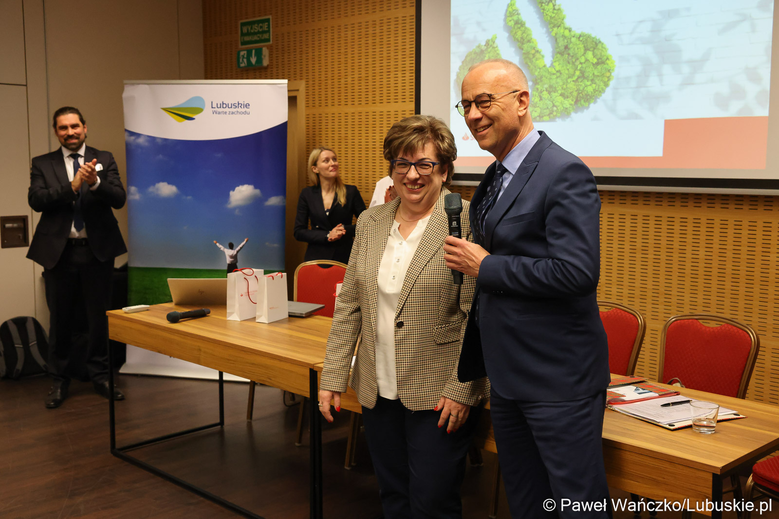 Marszałek Marcin Jabłoński i skarbnik województwa lubuskiego Alicja Woźniak.