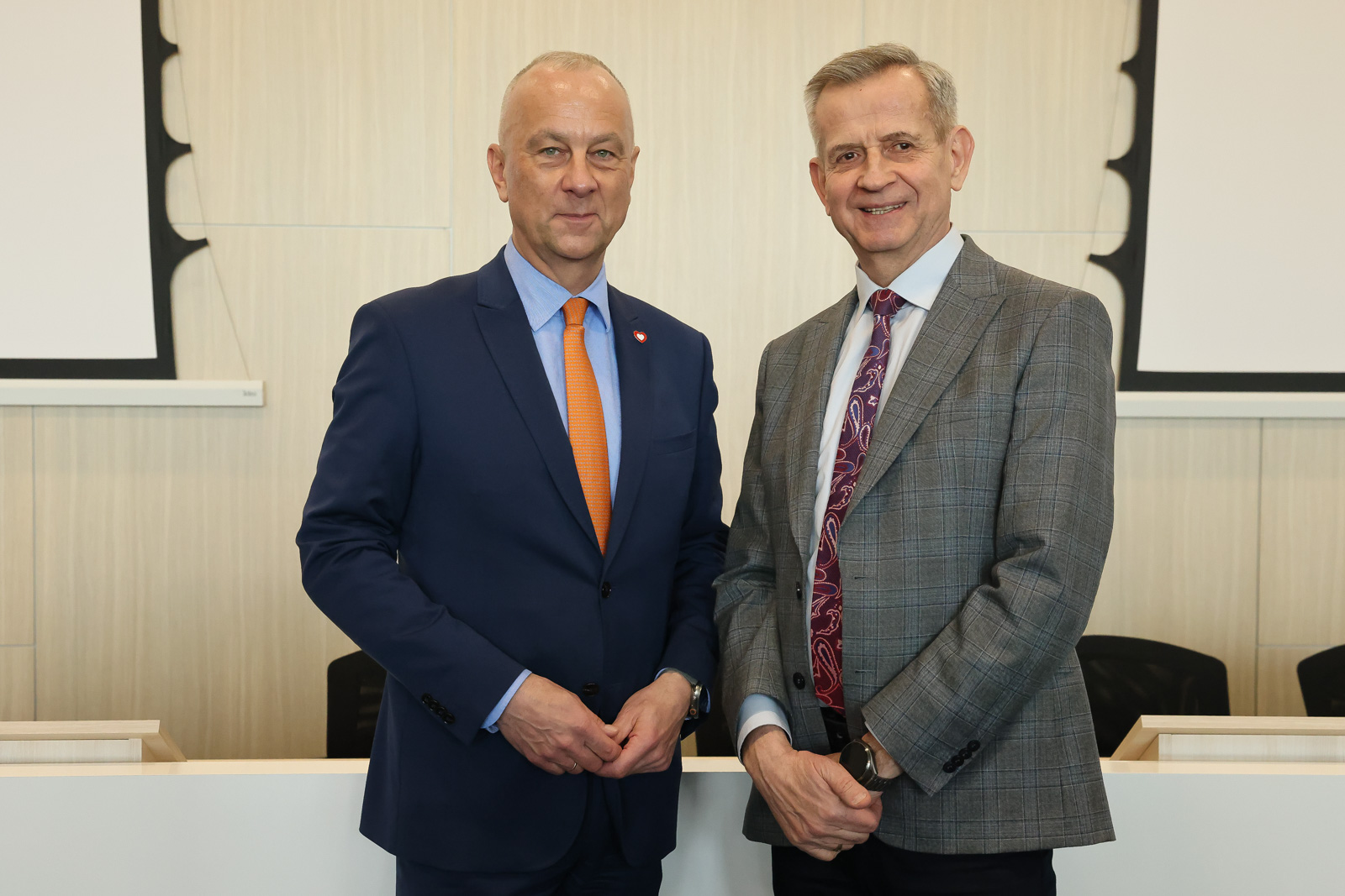 Marszałek Województwa Lubuskiego Marcin Jabłoński i prezes Strzeleckiej Spółdzielni Producentów Mleka w Strzelcach Krajeńskich Andrzej Jarmasz