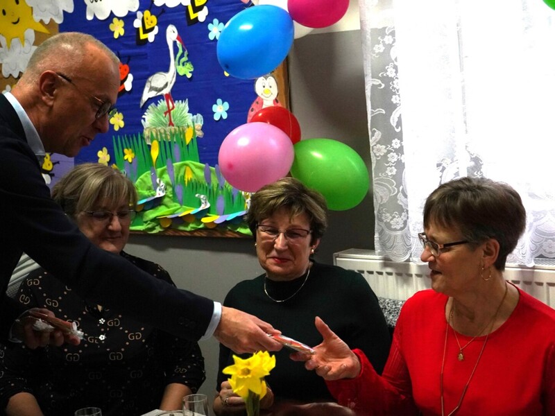 W sobotę, 9 marca 2024 r., panie świętowały Dzień Kobiet w sali Ochotniczej Straży Pożarnej w podsulęcińsim Grochowie. Życzenia złożył im marszałek Marcin Jabłoński.