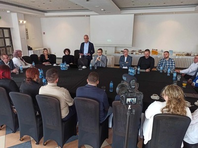 Marszałek Marcin Jabłoński wziął udział w spotkaniu z przedsiębiorcami z powiatu sulęcińskiego