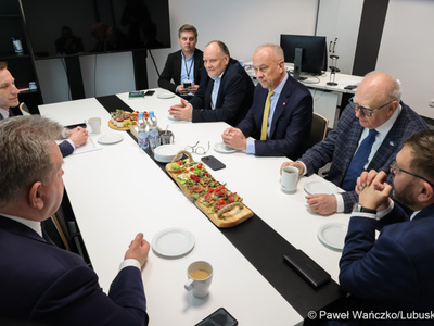 Spotkanie w Parku Technologii Kosmicznych w Zielonej Górze-Nowym Kisielinie z zastępcą dyrektora Departamentu Innowacji i Polityki Przemysłowej w Ministerstwie Rozwoju i Technologii Piotrem Zabadałą