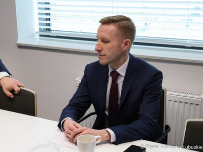Spotkanie w Parku Technologii Kosmicznych w Zielonej Górze-Nowym Kisielinie z zastępcą dyrektora Departamentu Innowacji i Polityki Przemysłowej w Ministerstwie Rozwoju i Technologii Piotrem Zabadałą