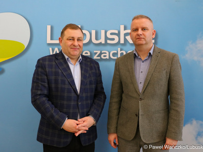 Członek Zarządu Województwa Lubuskiego Grzegorz Potęga i przewodnicząca Rady Gminy Kolsko Paweł Zapeński