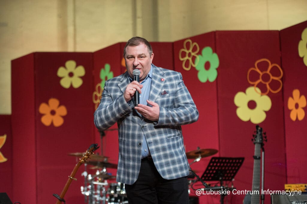 - Jest mi niezmiernie miło, że Kożuchów przyjął gościnę jednego z koncertów “Lubuskie Wita Wiosnę” - powitał uczestników koncertu członek Zarządu Województwa Lubuskiego Grzegorz Potęga.