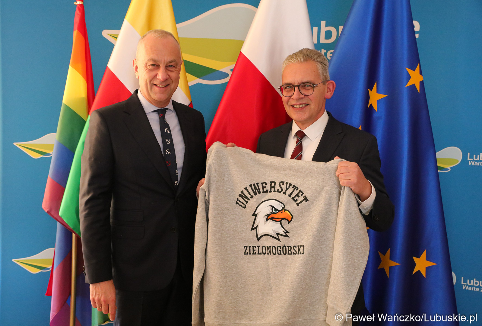 Marszałek Województwa Lubuskiego Marcin Jabłoński i prof. Wojciech Strzyżewski, rektor elekt Uniwersytetu Zielonogórskiego