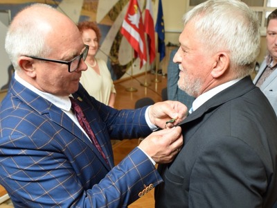Odznaczono osoby zaangażowane na rzecz powiatu międzyrzeckiego
