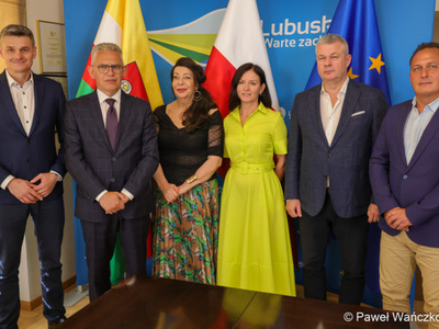 Zgromadzenie wspólników Szpitala Uniwersyteckiego w Zielonej Górze. Z lewej: Wicemarszałek Województwa Lubuskiego Sebastian Ciemnoczołowski