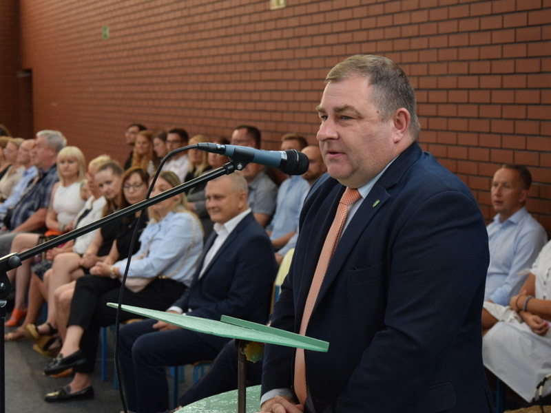 CKZiU Elektryk - rozpoczęcie roku szkolnego w Powiecie Nowosolskim na hali przy ul. Piłsudskiego.