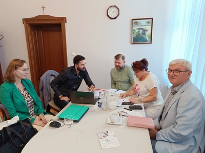 wizyta w gabinecie burmistrza Babimostu, praca przy komputerze