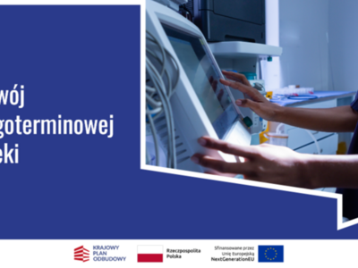 plakat promujący webinar. Przestawia lekarza przy sprzęcie medycznym - komputerowym