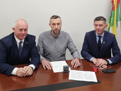 Podpisanie umowy z  wykonawcą na wykonanie robót budowlanych polegających na przebudowie ujęcia wody i SUW w m. Myszęcin.