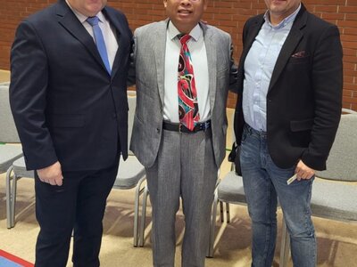 Grzegorz Potęga, wicemarszałek Województwa Lubuskiego, Chris Huang - Prezydent Światowej Federacji FITB, Paweł Kozłowski, burmistrz Nowego Miasteczka 