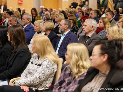 Uczestnicy spotkania z wiceminister edukacji Katarzyna Lubnauer w Urzędzie Marszałkowskim w Zielonej Górze