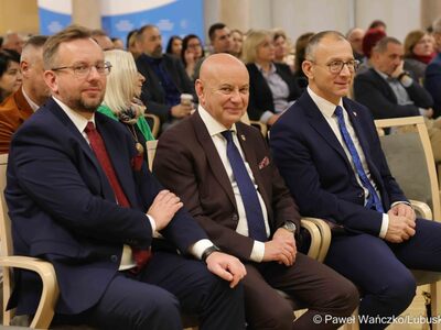Uczestnicy spotkania z wiceminister edukacji Katarzyna Lubnauer w Urzędzie Marszałkowskim w Zielonej Górze