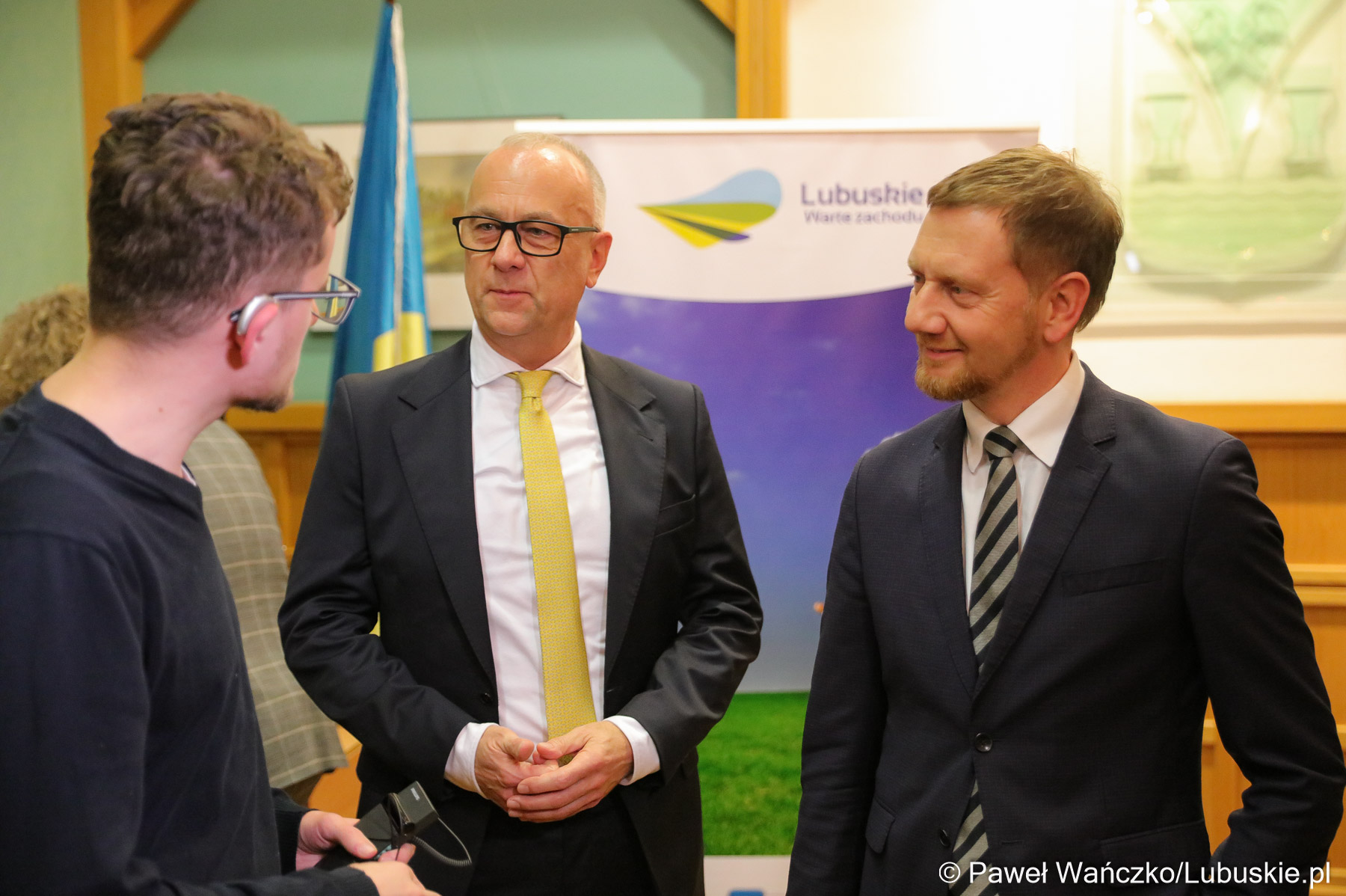 W listopadzie 2023 r. w niemieckim Weißwasser z premierem Wolnego Kraju Saksonia Michaelem Kretschmerem spotkał się marszałek województwa lubuskiego Marcin Jabłoński. Okazją było 15-lecie partnerstwa pomiędzy oboma nadgranicznymi regionami. 
