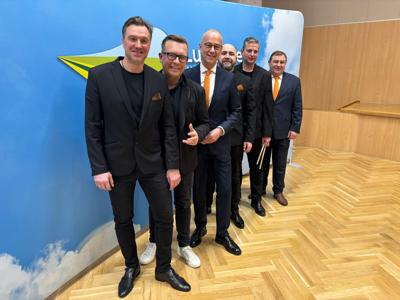 Marszałek Marcin Jabłoński i zespół Marek Zalewski Band, który uświetnił spotkanie noworoczne klimatycznymi utworami