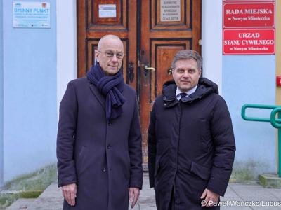 Marszałek Marcin Jabłoński złożył wizytę w Gminie Nowe Miasteczko. Burmistrz Paweł Kozłowski przedstawił plany gminy oraz opowiedział o najważniejszych inwestycjach.