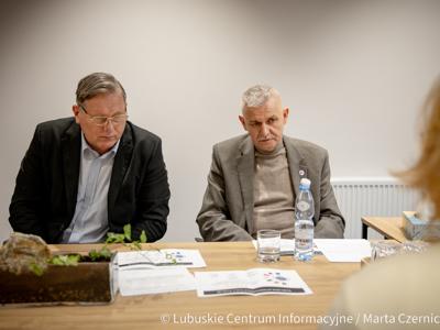 Spotkanie przedstawicieli Zespołu Tańca Ludowego „Mali Gorzowiacy” z członkiem zarządu Województwa Lubuskiego