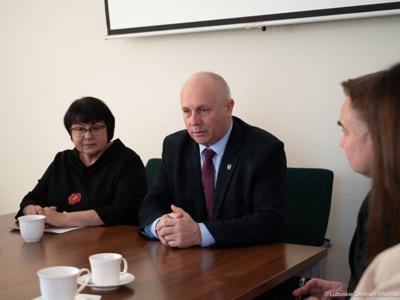 Miliony na modernizację dróg lokalnych - 19 lutego 2025 r. członek zarządu Zbigniew Kołodziej podpisał umowy o przyznaniu pomocy na operacje typu „Budowa lub modernizacja dróg lokalnych".  