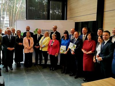 Anna Chinalska - Wiceprzewodnicząca SWL - 26 marca 2025 r. (w środku)