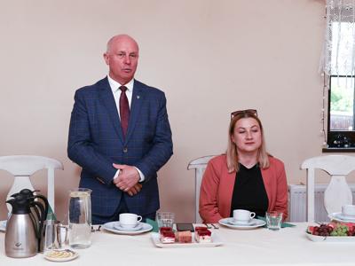 W Lubięcinie odbyło się uroczyste podpisanie  19 umów z Grantobiorcami, którzy złożyli wnioski w ramach ogłoszonych naborów wniosków przez Stowarzyszenie Kraina Lasów i Jezior – Lokalna Grupa Działania.