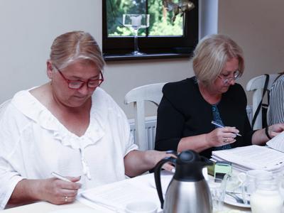 W Lubięcinie odbyło się uroczyste podpisanie  19 umów z Grantobiorcami, którzy złożyli wnioski w ramach ogłoszonych naborów wniosków przez Stowarzyszenie Kraina Lasów i Jezior – Lokalna Grupa Działania.