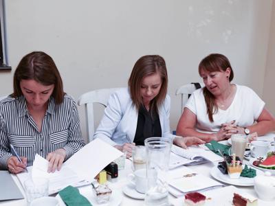W Lubięcinie odbyło się uroczyste podpisanie  19 umów z Grantobiorcami, którzy złożyli wnioski w ramach ogłoszonych naborów wniosków przez Stowarzyszenie Kraina Lasów i Jezior – Lokalna Grupa Działania.