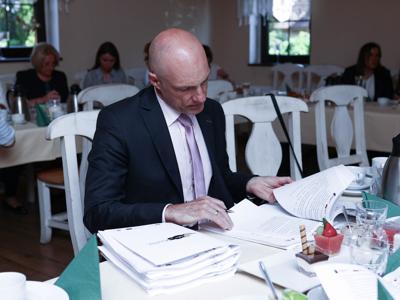 W Lubięcinie odbyło się uroczyste podpisanie  19 umów z Grantobiorcami, którzy złożyli wnioski w ramach ogłoszonych naborów wniosków przez Stowarzyszenie Kraina Lasów i Jezior – Lokalna Grupa Działania.