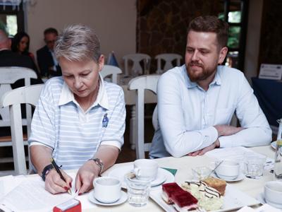 W Lubięcinie odbyło się uroczyste podpisanie  19 umów z Grantobiorcami, którzy złożyli wnioski w ramach ogłoszonych naborów wniosków przez Stowarzyszenie Kraina Lasów i Jezior – Lokalna Grupa Działania.