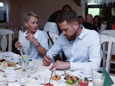 W Lubięcinie odbyło się uroczyste podpisanie  19 umów z Grantobiorcami, którzy złożyli wnioski w ramach ogłoszonych naborów wniosków przez Stowarzyszenie Kraina Lasów i Jezior – Lokalna Grupa Działania.