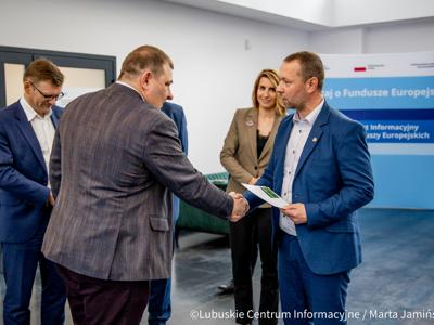Lubuskie kluby sportowe otrzymały wsparcie finansowe na rozwój infrastruktury w ramach programu „Lubuska Baza Sportowo-Rekreacyjna”, 