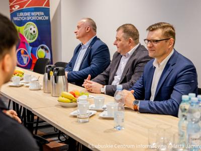 Lubuskie kluby sportowe otrzymały wsparcie finansowe na rozwój infrastruktury w ramach programu „Lubuska Baza Sportowo-Rekreacyjna”, 