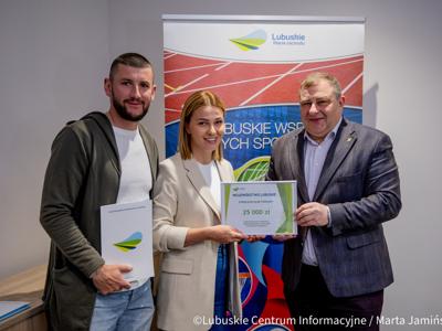 Lubuskie kluby sportowe otrzymały wsparcie finansowe na rozwój infrastruktury w ramach programu „Lubuska Baza Sportowo-Rekreacyjna”, 
