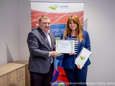 Lubuskie kluby sportowe otrzymały wsparcie finansowe na rozwój infrastruktury w ramach programu „Lubuska Baza Sportowo-Rekreacyjna”, 