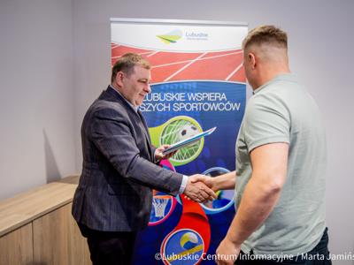 Lubuskie kluby sportowe otrzymały wsparcie finansowe na rozwój infrastruktury w ramach programu „Lubuska Baza Sportowo-Rekreacyjna”, 