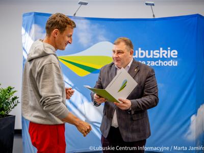 Lubuskie kluby sportowe otrzymały wsparcie finansowe na rozwój infrastruktury w ramach programu „Lubuska Baza Sportowo-Rekreacyjna”, 
