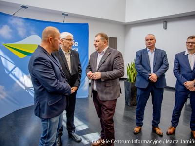 Lubuskie kluby sportowe otrzymały wsparcie finansowe na rozwój infrastruktury w ramach programu „Lubuska Baza Sportowo-Rekreacyjna”, 