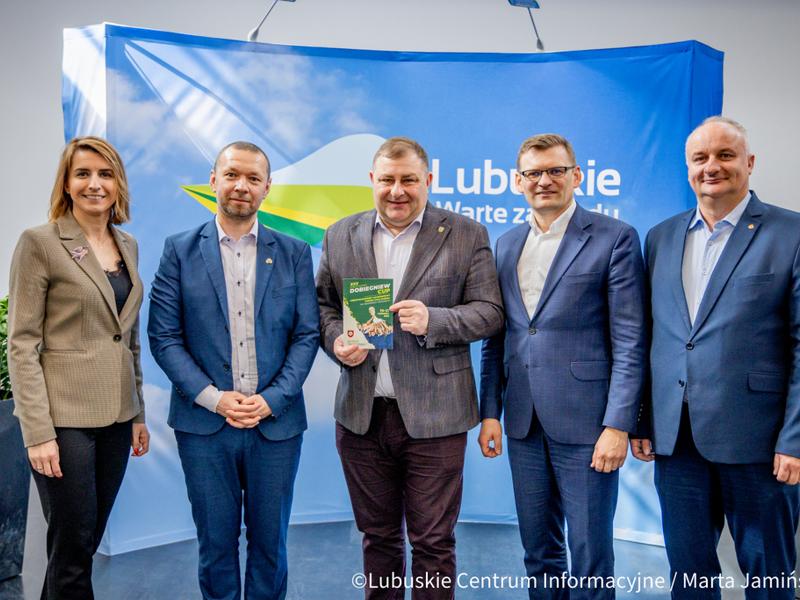 Lubuskie kluby sportowe otrzymały wsparcie finansowe na rozwój infrastruktury w ramach programu „Lubuska Baza Sportowo-Rekreacyjna”, 
