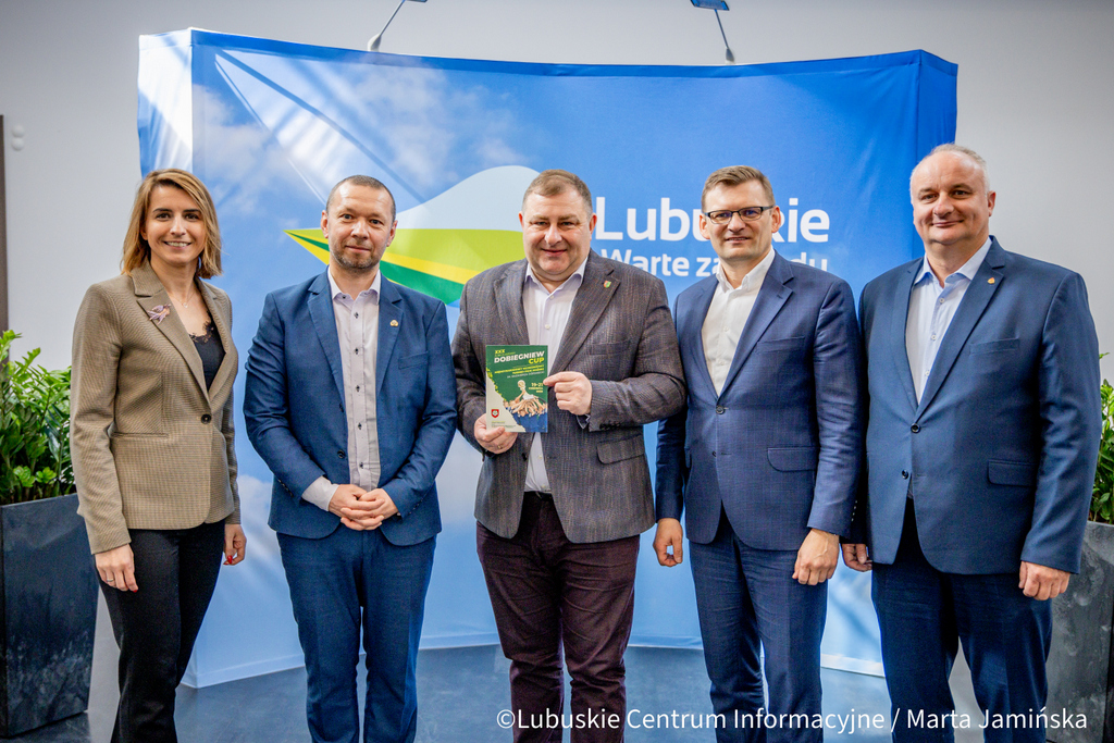Lubuskie kluby sportowe otrzymały wsparcie finansowe na rozwój infrastruktury w ramach programu „Lubuska Baza Sportowo-Rekreacyjna”, 